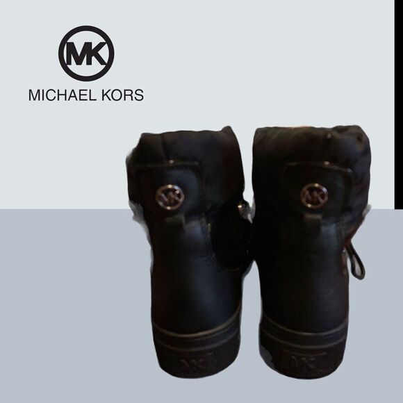 Michael Kors Signature 4 Eye Short Black Boots 8 - Picture 4 of 5